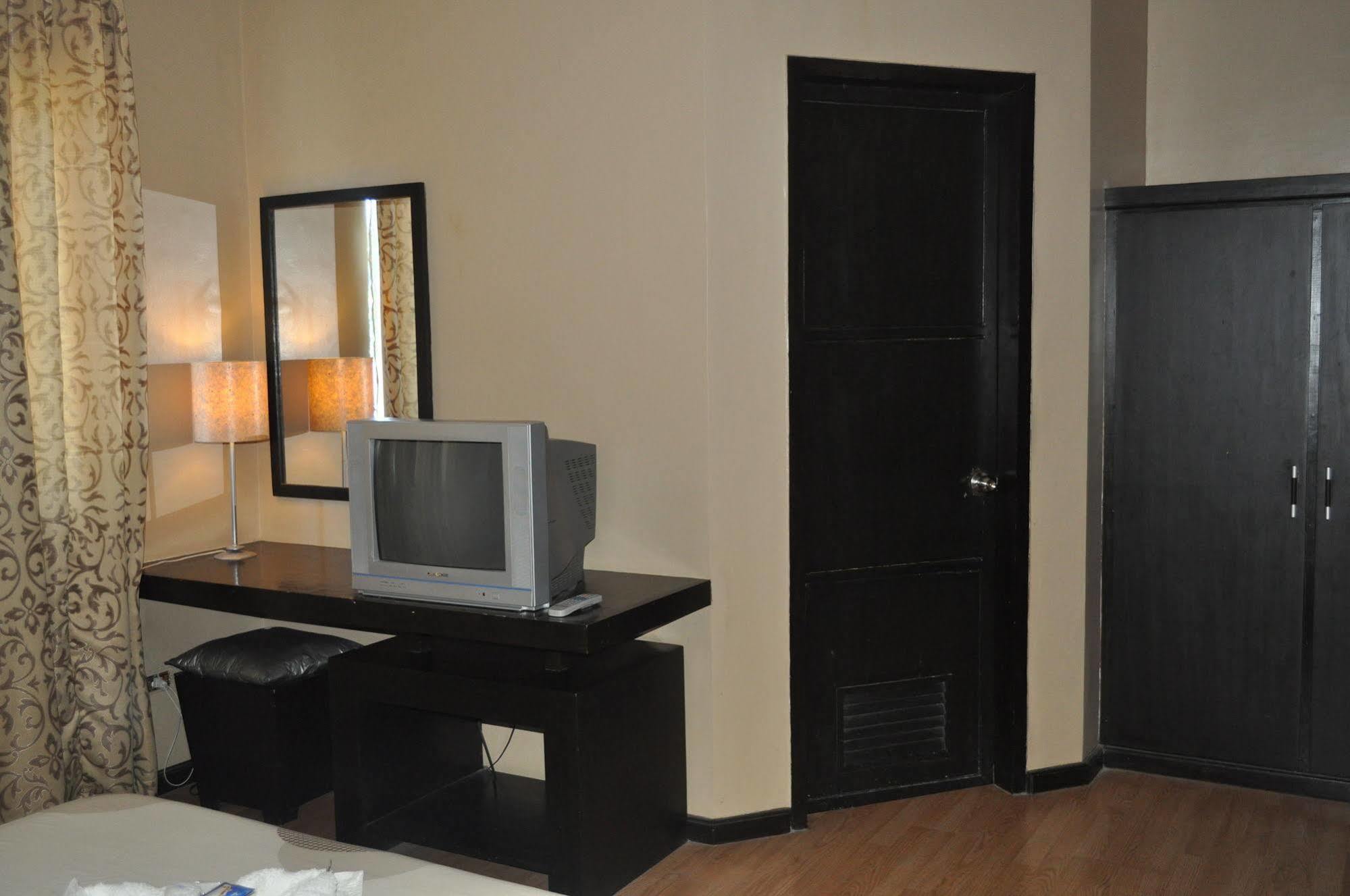 קאליבו Basa Hotel מראה חיצוני תמונה