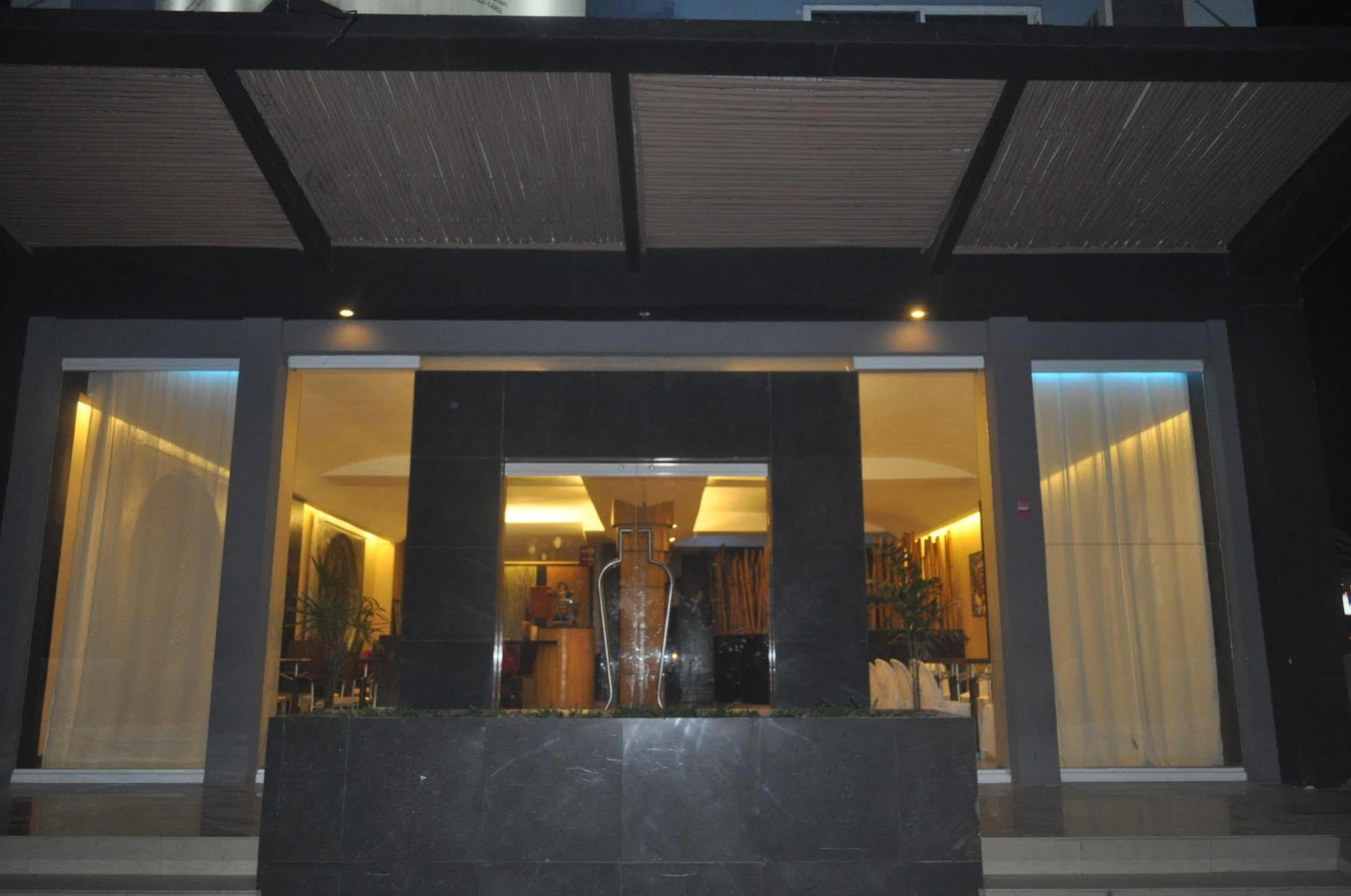 קאליבו Basa Hotel מראה חיצוני תמונה