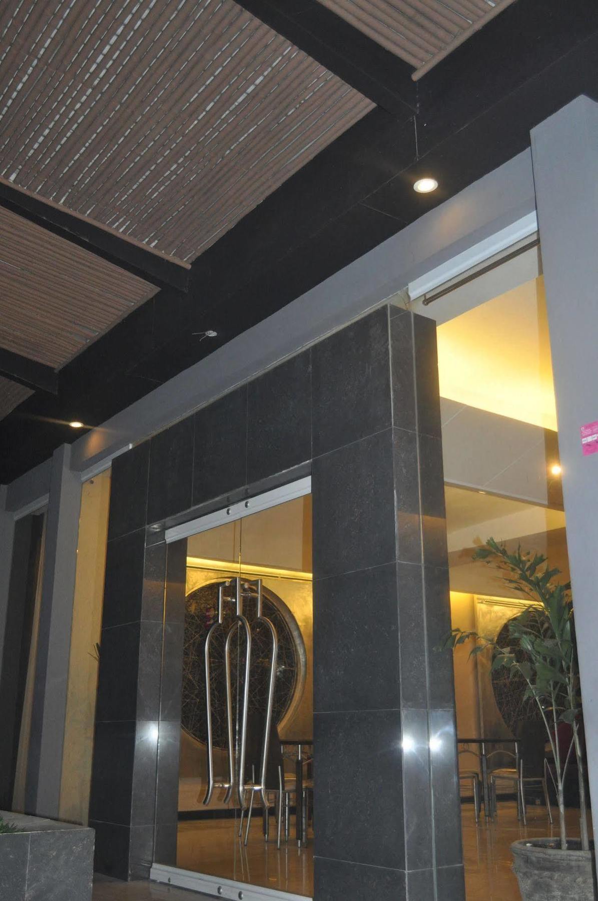 קאליבו Basa Hotel מראה חיצוני תמונה